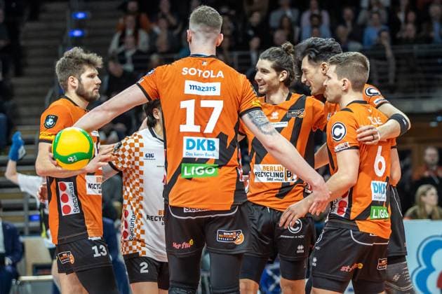 31 01 2024, Berlin, Volleyball CEV Champions League, Men, Playoff, BR Volleys vs Tours VB, Max Schmeling Halle Berlin Volleys players cheer after BR Volleys win against Tours VB