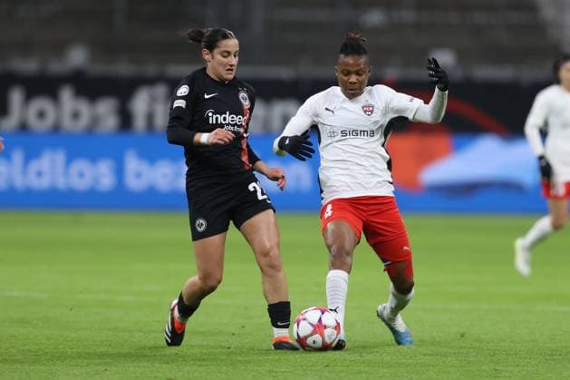 Deutsche Bank Park, Frankfurt Main Germany 31 01 2024 UEFA Women s Champions League match Grouppe A SGE Eintracht Frankfurt Rosengard v l , Ilayda Acikgöz Eintracht Frankfurt , Gudrun Arnardottir FC Rosengard , Zweikampf, Action, Aktion, Battles for the Ball Copyright: JoaquimxFerreira