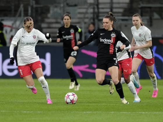 Ria Oeling FC Rosengard, 06 , Lara Prasnikar Eintracht Frankfurt, 07 , GER, Eintracht Frankfurt vs FC Rosengard, Football, UEFA Womens Champions League, Group stage, Matchday 6, 2023 2024 season, 31 01 2024 GER, Eintracht Frankfurt vs FC Rosengard, Football, UEFA Womens Champions League, Group stage, Matchday 6, 2023 2024 season, 31 01 2024 Frankfurt Copyright: xEibner-Pressefoto FlorianxWieganx EP_FWD