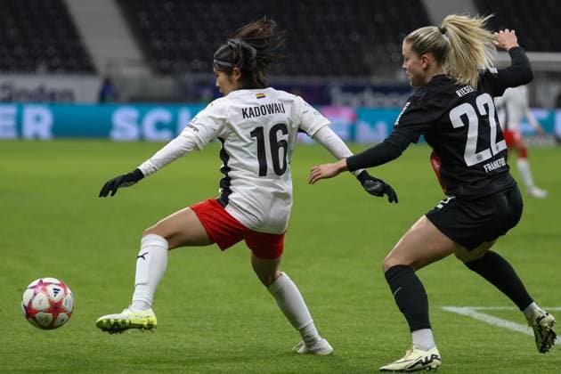 31 01 2024, xusrbx, Football Champions League Women, Eintracht Frankfurt Women FC Rosengard emspor, v l Mai Kadowaki FC Rosengard, 16 , Nadine Riesen Eintracht Frankfurt, 22 , DFL DFB REGULATIONS PROHIBIT ANY USE OF PHOTOGRAPHS as IMAGE SEQUENCES and or QUASI VIDEO Frankfurt am Main