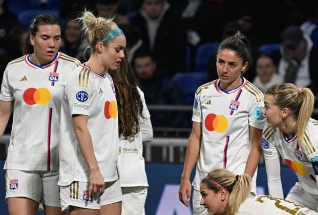 Ellie Carpenter avec Danielle Van de Donk (lyon) FOOTBALL: Olympique Lyonnais FÃ minines vs SK Slavia Prague - Ligue des Champions FÃ minine - 31 01 2024 FredericChambert Panoramic 