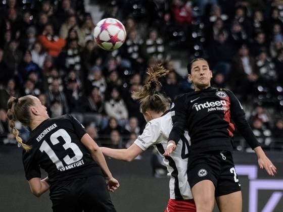 Ilayda Acikgoez Eintracht Frankfurt, 20 and Bea Sprung FC Rosengard, 40 on header, GER, Eintracht Frankfurt vs FC Rosengard, Football, UEFA Womens Champions League, Group stage, Matchday 6, 2023 2024 season, 31 01 2024 GER, Eintracht Frankfurt vs FC Rosengard, Football, UEFA Womens Champions League, Group stage, Matchday 6, 2023 2024 season, 31 01 2024 Frankfurt Copyright: xEibner-Pressefoto FlorianxWieganx EP_FWD