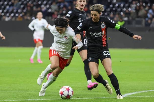 31 01 2024, xusrbx, Football Champions League Women, Eintracht Frankfurt Women FC Rosengard emspor, v l Mai Kadowaki FC Rosengard, 16 , Cara Boesl Eintracht Frankfurt, 26 , DFL DFB REGULATIONS PROHIBIT ANY USE OF PHOTOGRAPHS as IMAGE SEQUENCES and or QUASI VIDEO Frankfurt am Main