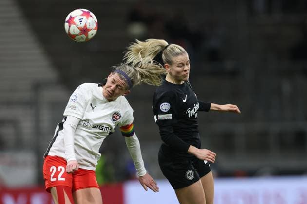 Deutsche Bank Park, Frankfurt Main Germany 31 01 2024 UEFA Women s Champions League match Grouppe A SGE Eintracht Frankfurt Rosengard v l , Olivia Schough FC Rosengard , Nadine Riesen Eintracht Frankfurt , header, header duel Copyright: JoaquimxFerreira