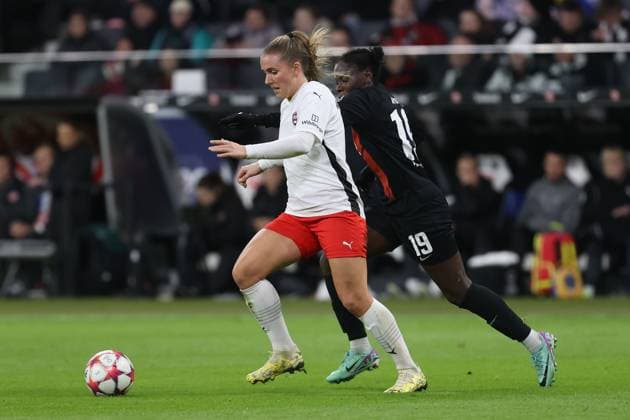 Deutsche Bank Park, Frankfurt Main Germany 31 01 2024 UEFA Women s Champions League match Grouppe A SGE Eintracht Frankfurt Rosengard v l , Gudrun Arnardottir FC Rosengard , Etonam Nicole Anyomi Eintracht Frankfurt , Zweikampf, Action, Aktion, Battles for the Ball Copyright: JoaquimxFerreira