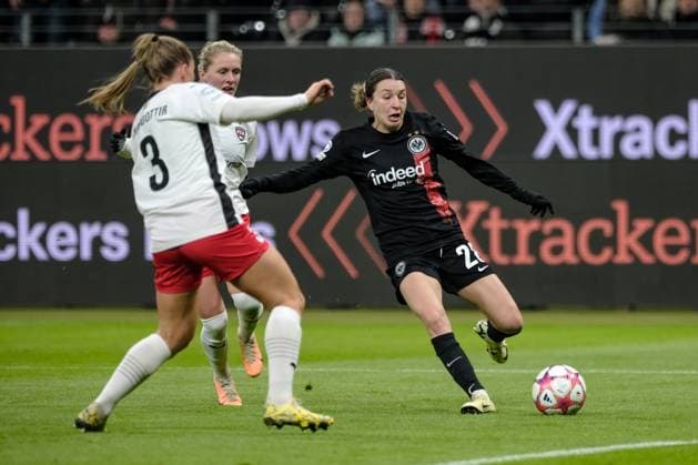 Barbara Dunst Eintracht Frankfurt, 28 , Guorun Arnardottir FC Rosengard, 03 , Emilia Larsson FC Rosengard, 09 , GER, Eintracht Frankfurt vs FC Rosengard, Football, UEFA Womens Champions League, Group stage, Matchday 6, 2023 2024 season, 31 01 2024 GER, Eintracht Frankfurt vs FC Rosengard, Football, UEFA Womens Champions League, Group stage, Matchday 6, 2023 2024 season, 31 01 2024 Frankfurt Copyright: xEibner-Pressefoto FlorianxWieganx EP_FWD
