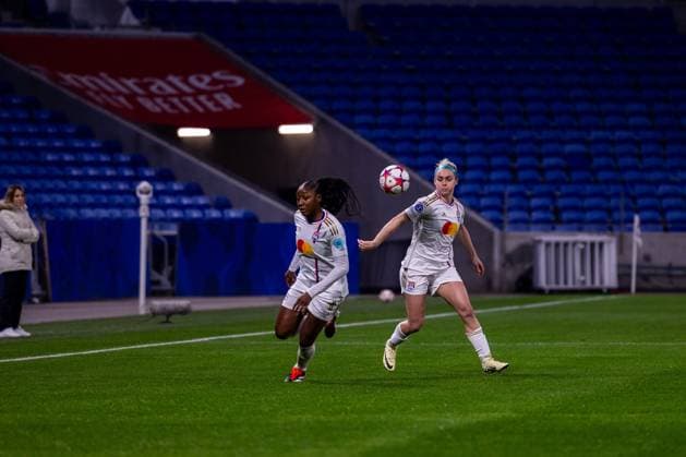 Ellie Carpenter (12 Olympique Lyonnais) and Kadidiatou Diani (11 Olympique Lyonnais) in action during the UEFA Women?s Champions League game between Olympique Lyonnais and Salvia Praha at Groupama Stadium in Lyon, France. (Pauline FIGUET SPP) Copyright: xPaulinexFIGUETx xSPPx spp-en-PaFiSp-PF_OLvSLP193