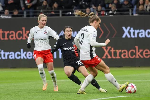 31 01 2024, xusrbx, Football Champions League Women, Eintracht Frankfurt Women FC Rosengard emspor, v l Emilia Larsson FC Rosengard, 9 , Barbara Dunst Eintracht Frankfurt, 28 , Guorun Arnardottir FC Rosengard, 3 , DFL DFB REGULATIONS PROHIBIT ANY USE OF PHOTOGRAPHS as IMAGE SEQUENCES and or QUASI VIDEO Frankfurt am Main