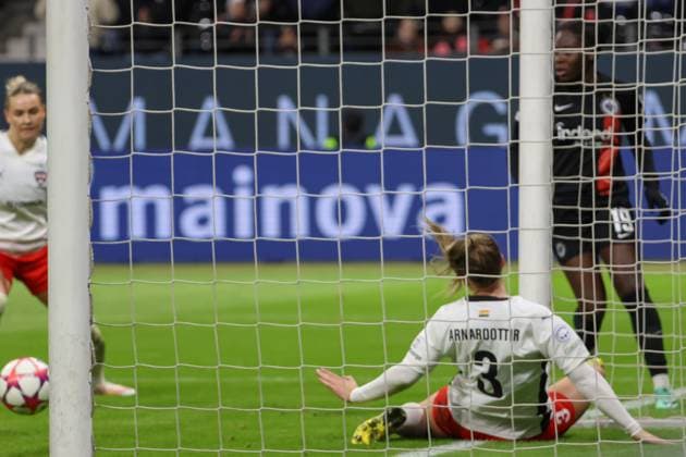 31 01 2024, xusrbx, Football Champions League Women, Eintracht Frankfurt Women FC Rosengard emspor, v l Guorun Arnardottir FC Rosengard, 3 , Nicole Anyomi Eintracht Frankfurt, 19 , DFL DFB REGULATIONS PROHIBIT ANY USE OF PHOTOGRAPHS as IMAGE SEQUENCES and or QUASI VIDEO Frankfurt am Main