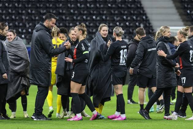 31 01 2024, xusrbx, Football Champions League Women, Eintracht Frankfurt Women FC Rosengard emspor, the players of Eintracht Frankfurt, after the match, DFL DFB REGULATIONS PROHIBIT ANY USE OF PHOTOGRAPHS as IMAGE SEQUENCES and or QUASI VIDEO Frankfurt am Main