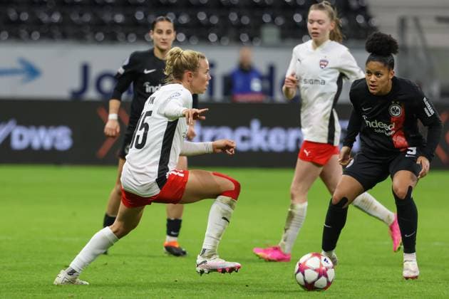 31 01 2024, xusrbx, Football Champions League Women, Eintracht Frankfurt Women FC Rosengard emspor, v l Jessica Wik FC Rosengard, 15 , Shekiera Martinez Eintracht Frankfurt, 10 , DFL DFB REGULATIONS PROHIBIT ANY USE OF PHOTOGRAPHS as IMAGE SEQUENCES and or QUASI VIDEO Frankfurt am Main