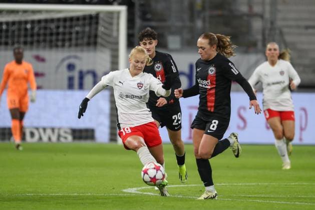 31 01 2024, xusrbx, Football Champions League Women, Eintracht Frankfurt Women FC Rosengard emspor, v l Sofie Bredgaard FC Rosengard, 19 , Dilara Acikgoez Eintracht Frankfurt, 29 , Lisanne Graewe Eintracht Frankfurt, 8 , DFL DFB REGULATIONS PROHIBIT ANY USE OF PHOTOGRAPHS as IMAGE SEQUENCES and or QUASI VIDEO Frankfurt am Main