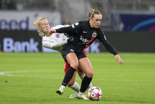 31 01 2024, xusrbx, Football Champions League Women, Eintracht Frankfurt Women FC Rosengard emspor, v l Emilia Larsson FC Rosengard, 9 , Lisanne Graewe Eintracht Frankfurt, 8 , DFL DFB REGULATIONS PROHIBIT ANY USE OF PHOTOGRAPHS as IMAGE SEQUENCES and or QUASI VIDEO Frankfurt am Main