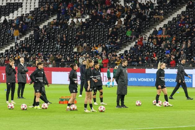 31 01 2024, xusrbx, Football Champions League Women, Eintracht Frankfurt Women FC Rosengard emspor, the players of Eintracht Frankfurt, before the match, DFL DFB REGULATIONS PROHIBIT ANY USE OF PHOTOGRAPHS as IMAGE SEQUENCES and or QUASI VIDEO Frankfurt am Main