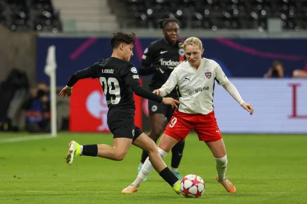 31 01 2024, xusrbx, Football Champions League Women, Eintracht Frankfurt Women FC Rosengard emspor, v l Dilara Acikgoez Eintracht Frankfurt, 29 , Emilia Larsson FC Rosengard, 9 , DFL DFB REGULATIONS PROHIBIT ANY USE OF PHOTOGRAPHS as IMAGE SEQUENCES and or QUASI VIDEO Frankfurt am Main