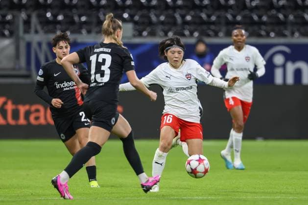 31 01 2024, xusrbx, Football Champions League Women, Eintracht Frankfurt Women FC Rosengard emspor, v l Dilara Acikgoez Eintracht Frankfurt, 29 , Virginia Kirchberger Eintracht Frankfurt, 13 , Mai Kadowaki FC Rosengard, 16 , DFL DFB REGULATIONS PROHIBIT ANY USE OF PHOTOGRAPHS as IMAGE SEQUENCES and or QUASI VIDEO Frankfurt am Main