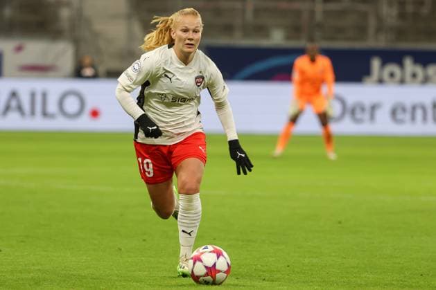 31 01 2024, xusrbx, Football Champions League Women, Eintracht Frankfurt Women FC Rosengard emspor, Sofie Bredgaard FC Rosengard, 19 , action, single image, cropped image, with ball, DFL DFB REGULATIONS PROHIBIT ANY USE OF PHOTOGRAPHS as IMAGE SEQUENCES and or QUASI VIDEO Frankfurt am Main