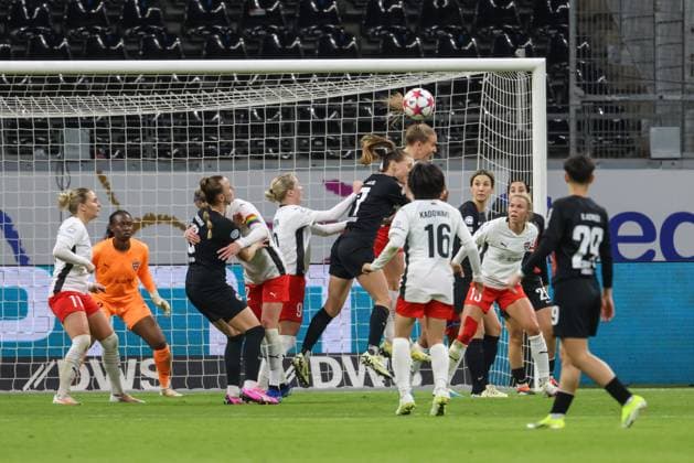 31 01 2024, xusrbx, Football Champions League Women, Eintracht Frankfurt Women FC Rosengard emspor, v l Lara Prasnikar Eintracht Frankfurt, 7 , Guorun Arnardottir FC Rosengard, 3 , Mai Kadowaki FC Rosengard, 16 , penalty area, penalty area scene, header, header duel, DFL DFB REGULATIONS PROHIBIT ANY USE OF PHOTOGRAPHS as IMAGE SEQUENCES and or QUASI VIDEO Frankfurt am Main