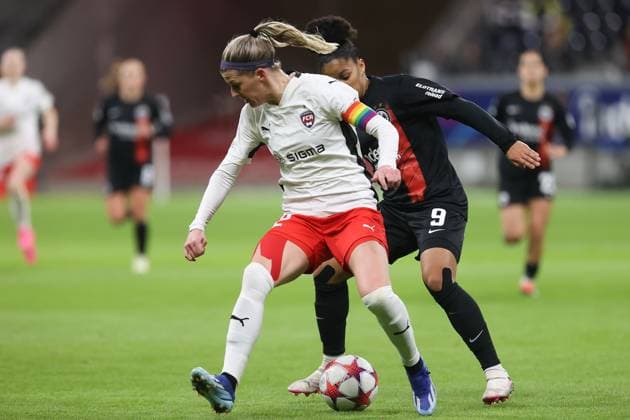 Deutsche Bank Park, Frankfurt Main Germany 31 01 2024 UEFA Women s Champions League match Grouppe A SGE Eintracht Frankfurt Rosengard v l , Olivia Schough FC Rosengard , Shekiera Martinez Eintracht Frankfurt , Zweikampf, Action, Aktion, Battles for the Ball Copyright: JoaquimxFerreira