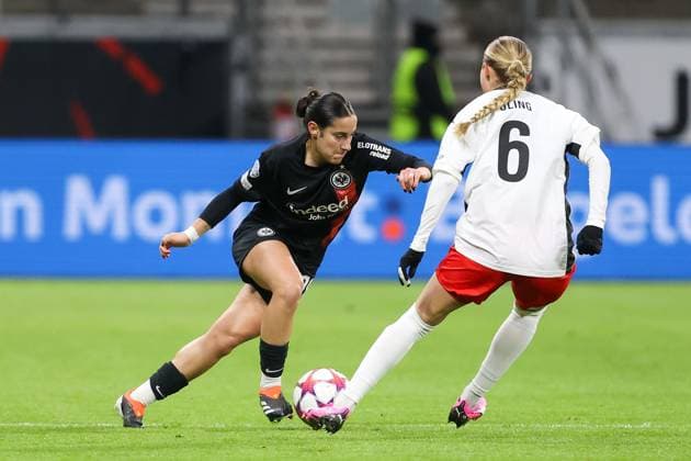 Deutsche Bank Park, Frankfurt Main Germany 31 01 2024 UEFA Women s Champions League match Grouppe A SGE Eintracht Frankfurt Rosengard v l , Ilayda Acikgöz Eintracht Frankfurt , Ria Oeling FC Rosengard Copyright: JoaquimxFerreira