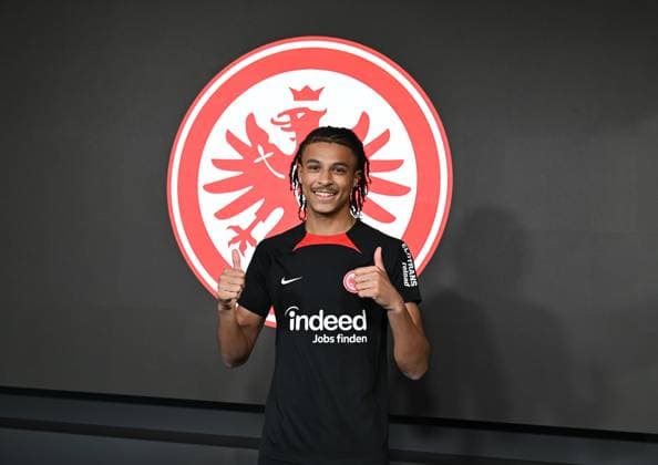 Sport Themen der Woche KW05 Sport Bilder des Tages 01.02.2024, xsltx, Fussball 1.Bundesliga, Eintracht Frankfurt - Pressekonferenz Jean-Matteo Bahoya emspor, v.l. Jean-MattÃ o Bahoya (Eintracht Frankfurt) (DFL DFB REGULATIONS PROHIBIT ANY USE OF PHOTOGRAPHS as IMAGE SEQUENCES and or QUASI-VIDEO) Frankfurt am Main *** 01 02 2024, xsltx, Football 1 Bundesliga, Eintracht Frankfurt Press Conference Jean Matteo Bahoya emspor, v l Jean MattÃ o Bahoya Eintracht Frankfurt DFL DFB REGULATIONS PROHIBIT ANY USE OF PHOTOGRAPHS as IMAGE SEQUENCES and or QUASI VIDEO Frankfurt am Main