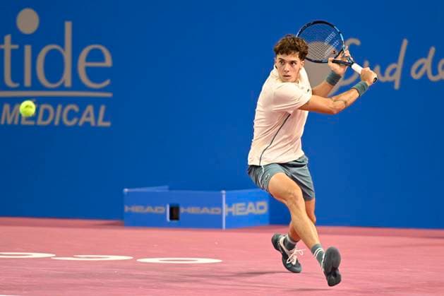 Sport Bilder des Tages MONTPELLIER, FRANCE - FEBRUARY 1 : Arthur CAZAUX (FRA) during the 2nd round of the ATP, Tennis Herren 250 Open Sud de France tournament vs. Felix AUGER-ALIASSIME (CAN) in Montpellier, France on February 1st, 2024. TENNIS : Open Sud de France ATP 250 - 01 02 2024 ValentinaClaret Panoramic 