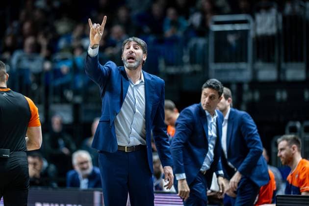 Basketball Berlin 01 02 2024 Season 2023 2024 Euroleague Alba Berlin Valencia Basket Alex Mumbru Valencia, Coach