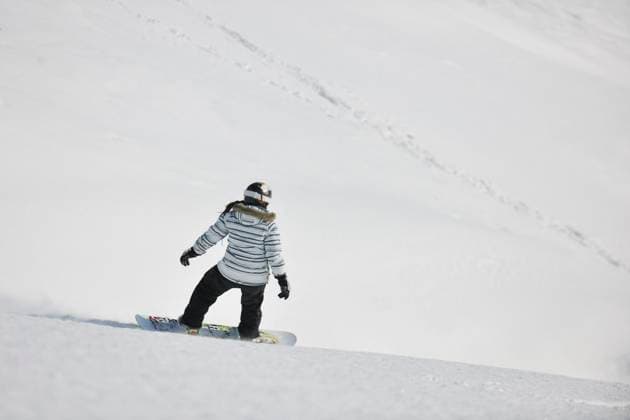 snowboard woman snowboard woman racing downhill slope and freeride on powder snow at winter season and sunny day (License=RF) 3723229 ,model released, Symbolfoto Copyright: xZoonar.com benisxarapovicx 3723229 ,model released, Symbolfoto ,property released