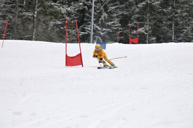 ski race young skier race fast downhil at winter snow scene (License=RF) 3727117 ,model released, Symbolfoto Copyright: xZoonar.com benisxarapovicx 3727117 ,model released, Symbolfoto ,property released
