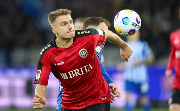 Soccer 2 BL Karlsruher SC SV Wehen Wiesbaden 02 02 24, Florian Carstens SVWW , KSC ,