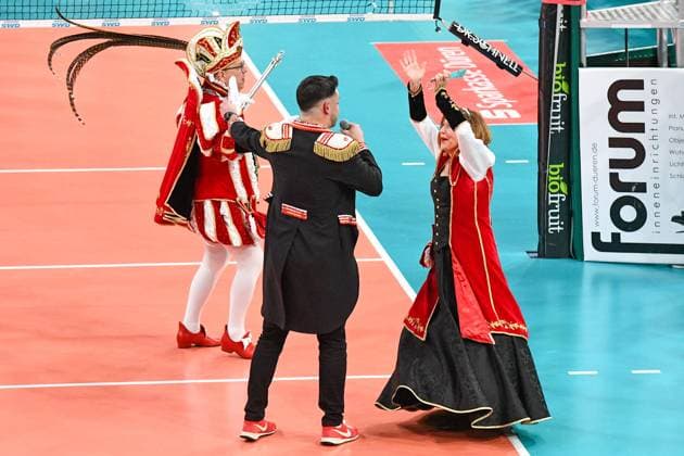 The Düren prince and princess at the SWD Powervolleys Düren, fans, audience, spectators, mood, atmosphere, stadium xmhx