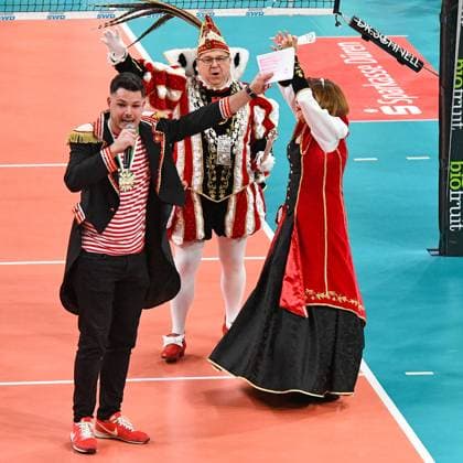 The Düren prince and princess at the SWD Powervolleys Düren, fans, audience, spectators, mood, atmosphere, stadium xmhx