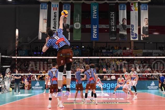 Filip John WWK Volleys Herrsching, 6 with a smash, action, action, game scene xmhx