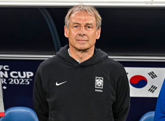 Australia v South Korea: Quarter Final - AFC Asian Cup Head Coach Jurgen Klinsmann of South Korea is looking on before the AFC Asian Cup 2023 Quarter-Final match between Australia and South Korea at Al Janoub Stadium in Al Wakrah, Qatar, on February 2, 2023. DOHA Qatar  Copyright: xNoushadxThekkayilx originalFilename:varittyakkal-australi240203_npDXN.jpg