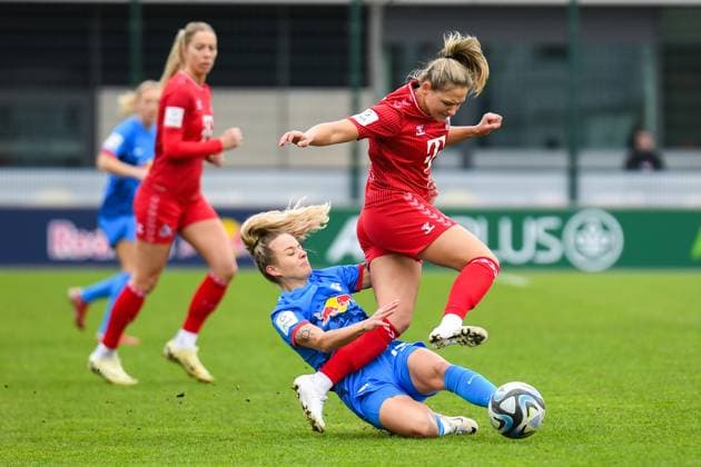 Soccer I Women I Season 2023 2024 I 1 Womens Bundesliga I Matchday 12 I RB Leipzig 1 FC Köln I 03 02 2024 Foul by Jenny Hipp 19, Rasenballsport Leipzig on Janina Hechler 28, 1 FC Köln Leipzig RB Training Center, Cottaweg 7 Saxony Germany Copyright: xLobeca InesxHähnelx