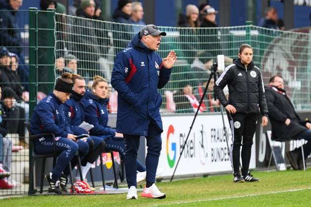 Soccer I Women I Season 2023 2024 I 1 Womens Bundesliga I Matchday 12 I RB Leipzig 1 FC Köln I 03 02 2024 its not going well in the first half for Cologne finds Daniel Weber Coach, 1 FC Köln Leipzig RB Training Center, Cottaweg 7 Saxony Germany Copyright: xLobeca InesxHähnelx