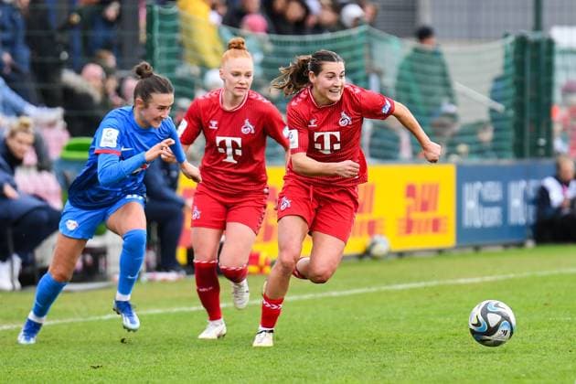 Soccer I Women I Season 2023 2024 I 1 Womens Bundesliga I Matchday 12 I RB Leipzig 1 FC Köln I 03 02 2024 Carlotta Wamser 30, 1 FC Köln storms away with the ball right , Lara Marti 30, Rasenballsport Leipzig left and Laura Vogt 8, 1 FC Köln center Leipzig RB Training Center, Cottaweg 7 Saxony Germany Copyright: xLobeca InesxHähnelx