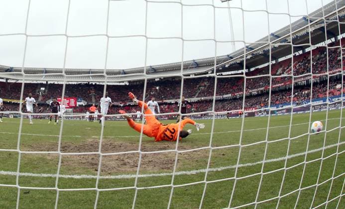03 02 2024 Soccer Season 2023 2024 2 Soccer Bundesliga 20 Matchday 1 FC Nuremberg FCN Club VfL Osnabrück Sportfoto Zink DaMa xdaxmax DFL regulations prohibit any use of photographs as image sequences and or quasi video only for editorial use Goal Goal Shot to 1 0 Goalscorer Can Yilmaz Uzun 42, 1 FC Nuremberg FCN vs Philipp Kühn Kuehn 22, VfL Osnabrück