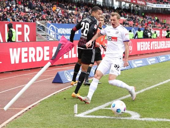 03 02 2024 Soccer Season 2023 2024 2 Soccer Bundesliga 20 Matchday 1 FC Nürnberg FCN Club VfL Osnabrück Sportfoto Zink DaMa xdaxmax DFL regulations prohibit any use of photographs as image sequences and or quasi video only for editorial use Jan Gyamerah 28, 1 FC Nürnberg FCN Thomas Goiginger 37, VfL Osnabrück in a duel while the corner flag flagpole is broken