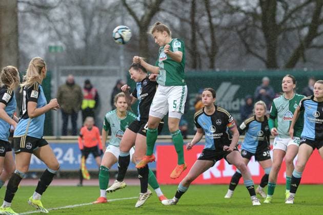 v li Michelle Ulbrich SV Werder Bremen, 5 scores the goal to 2 0, Treffer, Highlight, Torerfolg , DIE DFB RICHTLINIEN UNTERSAGEN JEGLICHE USUNG VON PHOTOS AS SEQUENCES AND OR VIDEOÄCHÄCHLICHE FOTOSTRECKEN DFB REGULATIONS PROHIBIT ANY USE OF PHOTOGRAPHS AS IMAGE SEQUENCES AND OR QUASI VIDEO , 03 02 2024, Bremen Germany , Soccer, Google Pixel Womens Bundesliga, SV Werder Bremen 1 FC Nürnberg xobx