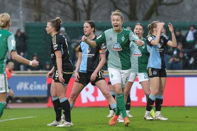 from left goal scorer Michelle Ulbrich SV Werder Bremen, 5 äwith goal celebration, cheering, jubilant, optimistic, game scene, highlight, joy about the goal to 2 0, THE DFB REGULATIONS PROHIBIT ANY USE OF PHOTOGRAPHS AS IMAGE SEQUENCES AND OR QUASI VIDEO , 03 02 2024, Bremen Germany , Football, Google Pixel Womens Bundesliga, SV Werder Bremen 1 FC Nürnberg xobx