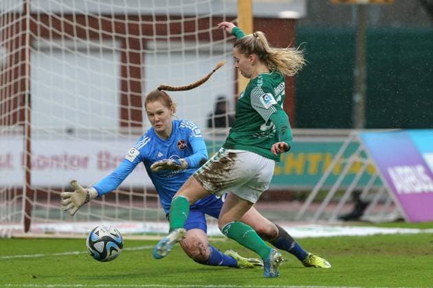 from left Kristin Krammer goalkeeper, goalkeeper, 1 FC Nürnberg, 25 and Nina Lührßen SV Werder Bremen, 27 in duel, duel, dynamic, action, action, game scene, THE DFB REGULATIONS PROHIBIT ANY USE OF PHOTOGRAPHS AS IMAGE SEQUENCES AND OR QUASI VIDEO , 03 02 2024, Bremen Germany , Football, Google Pixel Womens Bundesliga, SV Werder Bremen 1 FC Nürnberg xobx