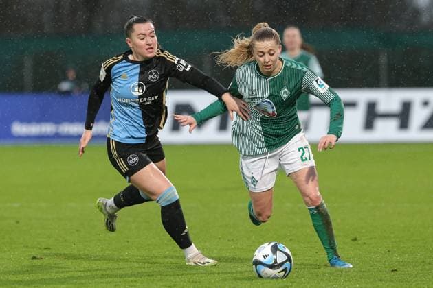 from left Weronika Kaczor 1 FC Nürnberg, 10 and Nina Lührßen SV Werder Bremen, 27 in a duel, dynamic, action, action, game scene, THE DFB REGULATIONS PROHIBIT ANY USE OF PHOTOGRAPHS AS IMAGE SEQUENCES AND OR QUASI VIDEO , 03 02 2024, Bremen Germany , Football, Google Pixel Womens Bundesliga, SV Werder Bremen 1 FC Nürnberg xobx