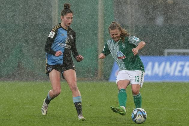 from left Emma Kusch 1 FC Nürnberg, 9 and Ricarda Walkling SV Werder Bremen, 13 in a duel, dynamic, action, action, game scene, THE DFB REGULATIONS PROHIBIT ANY USE OF PHOTOGRAPHS AS IMAGE SEQUENCES AND OR QUASI VIDEO , 03 02 2024, Bremen Germany , Football, Google Pixel Womens Bundesliga, SV Werder Bremen 1 FC Nürnberg xobx