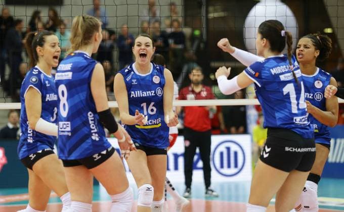 Stuttgart , Volleyball Bundesliga Women , Allianz MTV Stuttgart vs SC Potsdam , Jubel Stuttgart , center Kayla Haneline