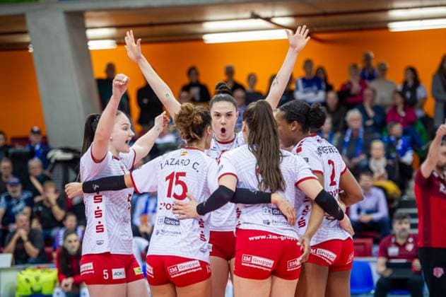 Anastasia Cekulaev SC Potsdam, 14 , Center Cheering with Team Allianz MTV Stuttgart SC Potsdam, Sport, Volleyball Bundesliga, Women, VBL, Season 2023 24, 03 02 2024, Stuttgart SCHARRena , DEU Allianz MTV Stuttgart SC Potsdam, Sport, Volleyball Bundesliga, Women, VBL, Season 2023 24, 03 02 2024, Stuttgart SCHARRena , DEU Stuttgart Copyright: xSandyxDinkelackerx EP_SDR