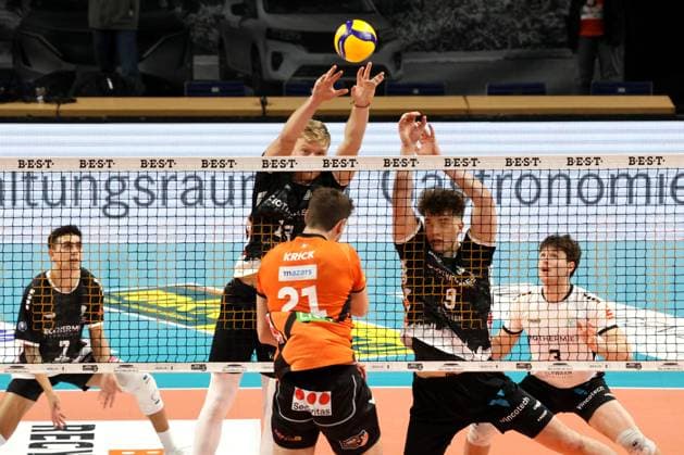DEU, DVV, 1 VBL, BR Volleys vs TSV Haching Muenchen, 03 02 2024, Max Schmeling Halle, Berlin, DEU, DVV, 1 VBL, BR Volleys vs TSV Haching Muenchen, in the picture Tobias Krick BR Volleys 21 , Mark Gumenjuk Haching Muenchen 13 , Timothee Carle BR Volleys 9 , Austin Matautia Haching Muenchen 7 , Moritz Eckhardt Haching Muenchen 3 Foto Juergen Engler nordphoto GmbH nordphotoxGmbHx xEngler nph00076