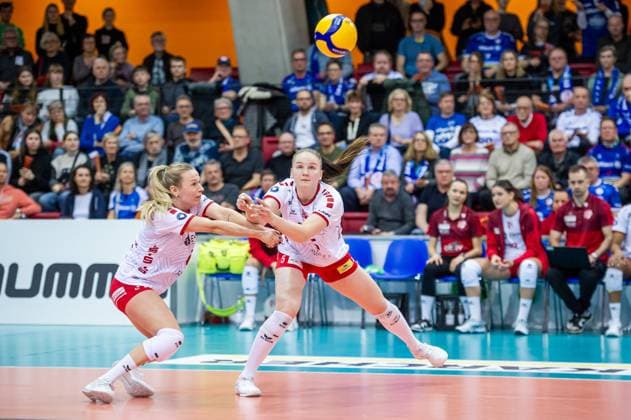 Suvi Kokkonen SC Potsdam, 05 and Antonia Stautz SC Potsdam, 06 , li Ball in view Allianz MTV Stuttgart SC Potsdam, Sport, Volleyball Bundesliga, Women, VBL, Season 2023 24, 03 02 2024, Stuttgart SCHARRena , DEU Allianz MTV Stuttgart SC Potsdam, Sport, Volleyball Bundesliga, Women, VBL, Season 2023 24, 03 02 2024, Stuttgart SCHARRena , DEU Stuttgart Copyright: xSandyxDinkelackerx EP_SDR