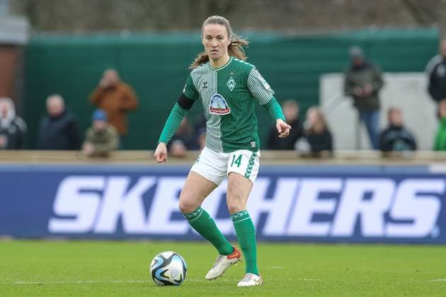 from left Michaela Brandenburg SV Werder Bremen, 14 on the ball, cropped image, single image, full body, action, action, match scene, THE DFB REGULATIONS PROHIBIT ANY USE OF PHOTOGRAPHS AS IMAGE SEQUENCES AND OR QUASI VIDEO , 03 02 2024, Bremen Germany , Football, Google Pixel Womens Bundesliga, SV Werder Bremen 1 FC Nürnberg xobx
