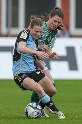 from left Nastassja Lein 1 FC Nürnberg, 24 and Chiara Hahn SV Werder Bremen, 21 in a duel, dynamic, action, action, game scene, THE DFB REGULATIONS PROHIBIT ANY USE OF PHOTOGRAPHS AS IMAGE SEQUENCES AND OR QUASI VIDEO , 03 02 2024, Bremen Germany , Football, Google Pixel Womens Bundesliga, SV Werder Bremen 1 FC Nürnberg xobx